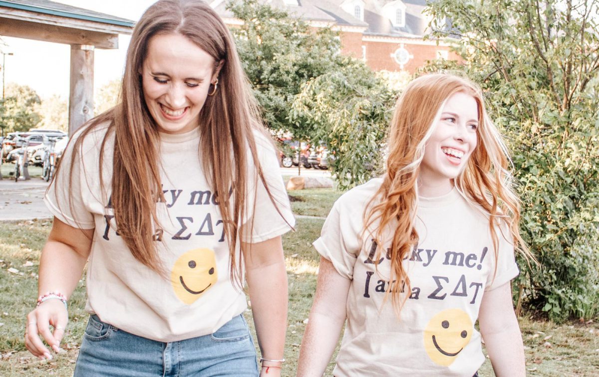 SDT members wearing tshirts that say "Lucky me! I am a Sigma Delta Tau"